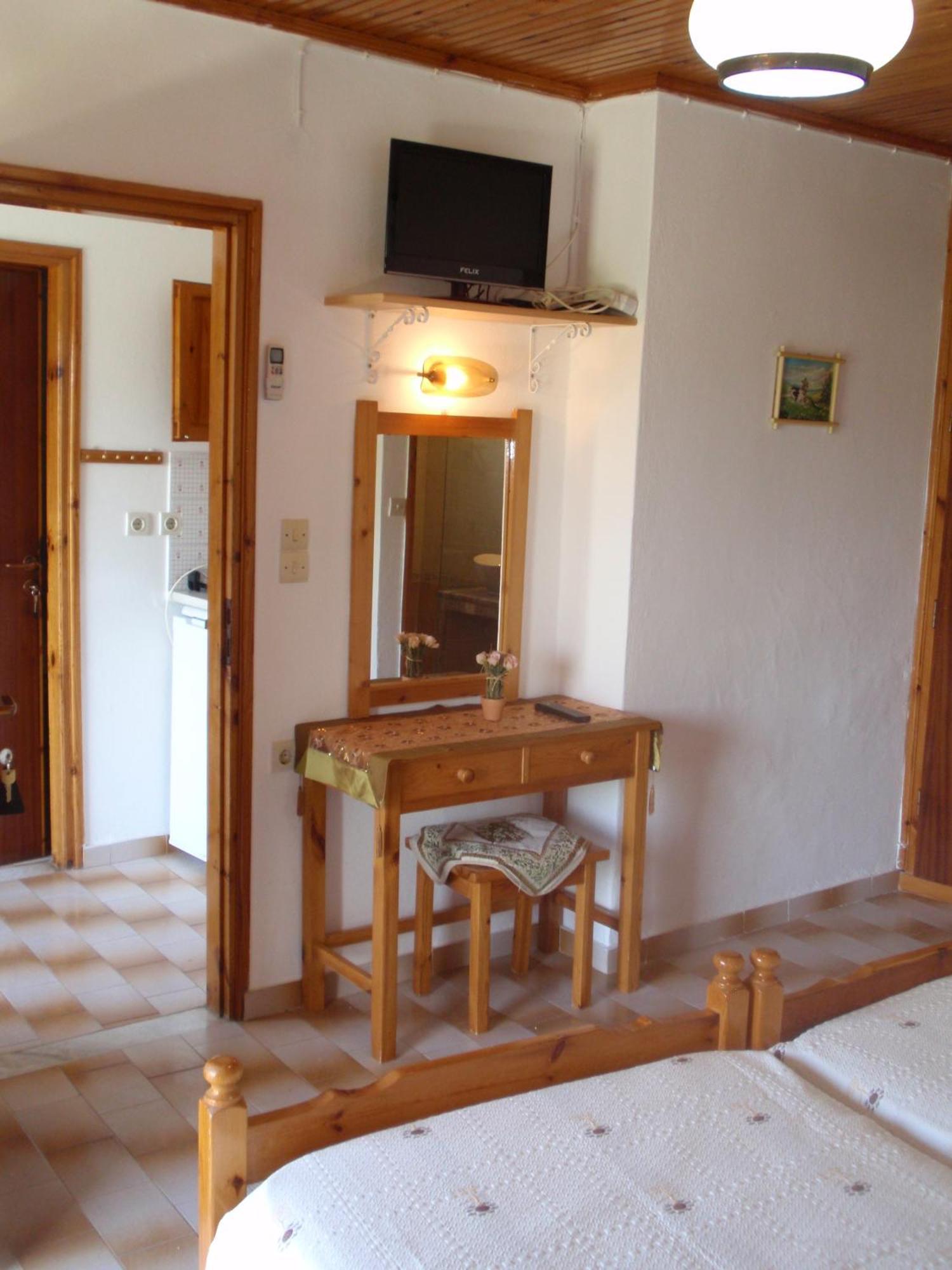 Korina Studios Paleokastritsa Bagian luar foto